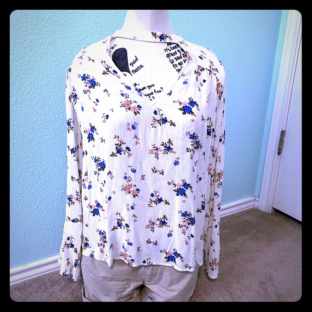 Long sleeve blouse .